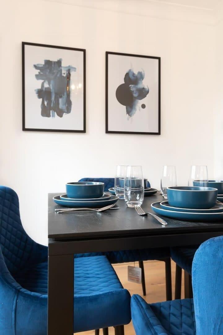 Spacious 1 Bed Mayfair Apartment With Balcony London Bagian luar foto