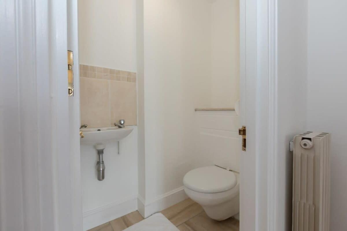 Spacious 1 Bed Mayfair Apartment With Balcony London Bagian luar foto