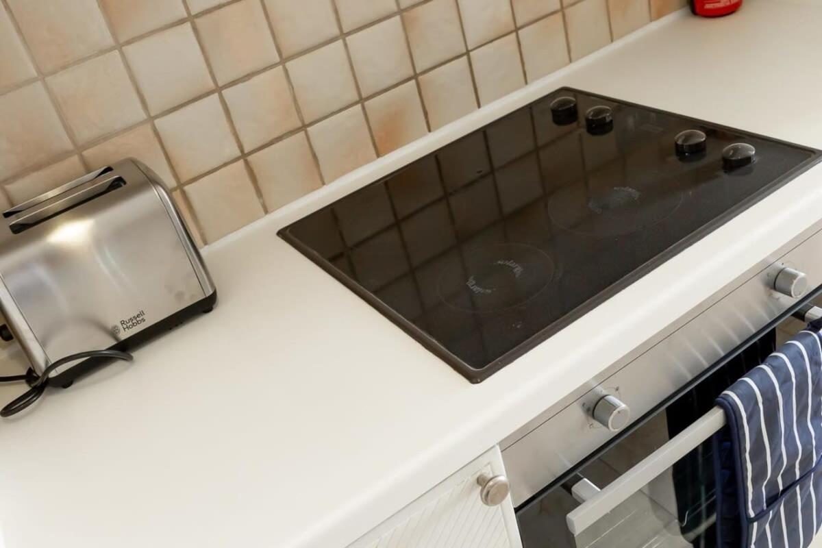 Spacious 1 Bed Mayfair Apartment With Balcony London Bagian luar foto