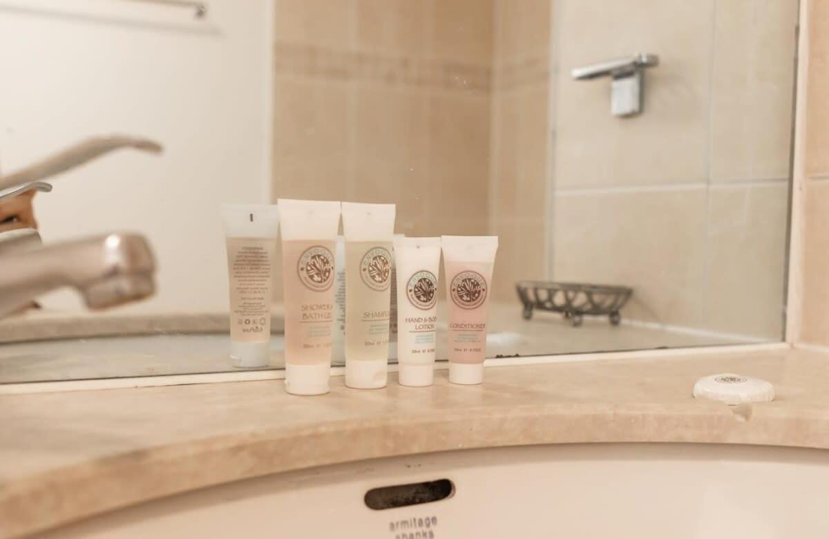 Spacious 1 Bed Mayfair Apartment With Balcony London Bagian luar foto