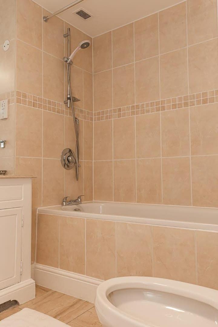 Spacious 1 Bed Mayfair Apartment With Balcony London Bagian luar foto