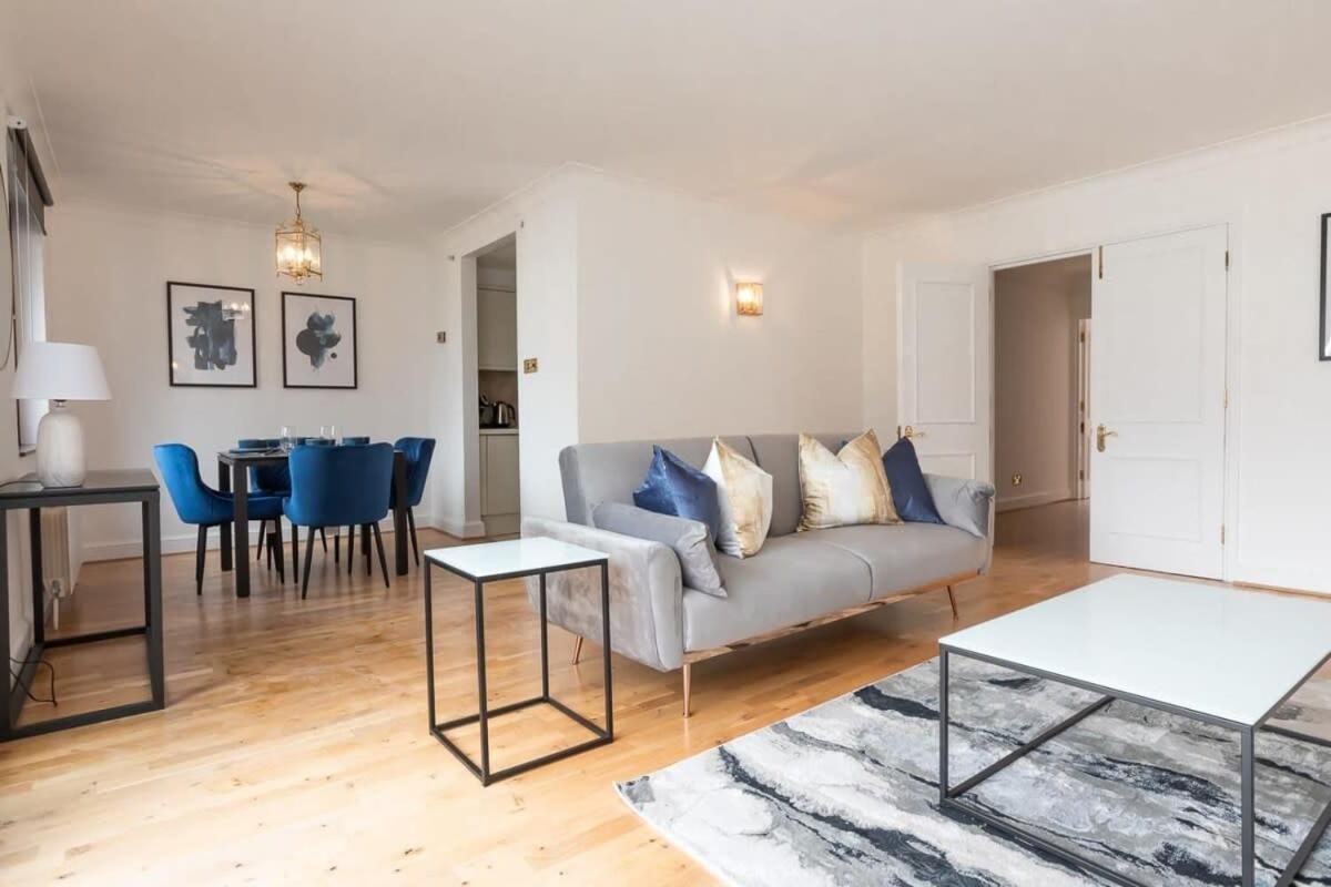 Spacious 1 Bed Mayfair Apartment With Balcony London Bagian luar foto
