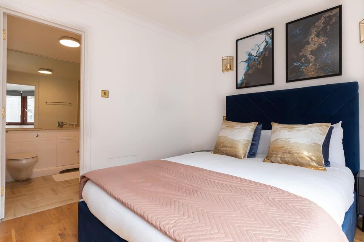 Spacious 1 Bed Mayfair Apartment With Balcony London Bagian luar foto