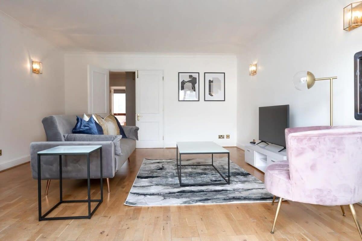 Spacious 1 Bed Mayfair Apartment With Balcony London Bagian luar foto