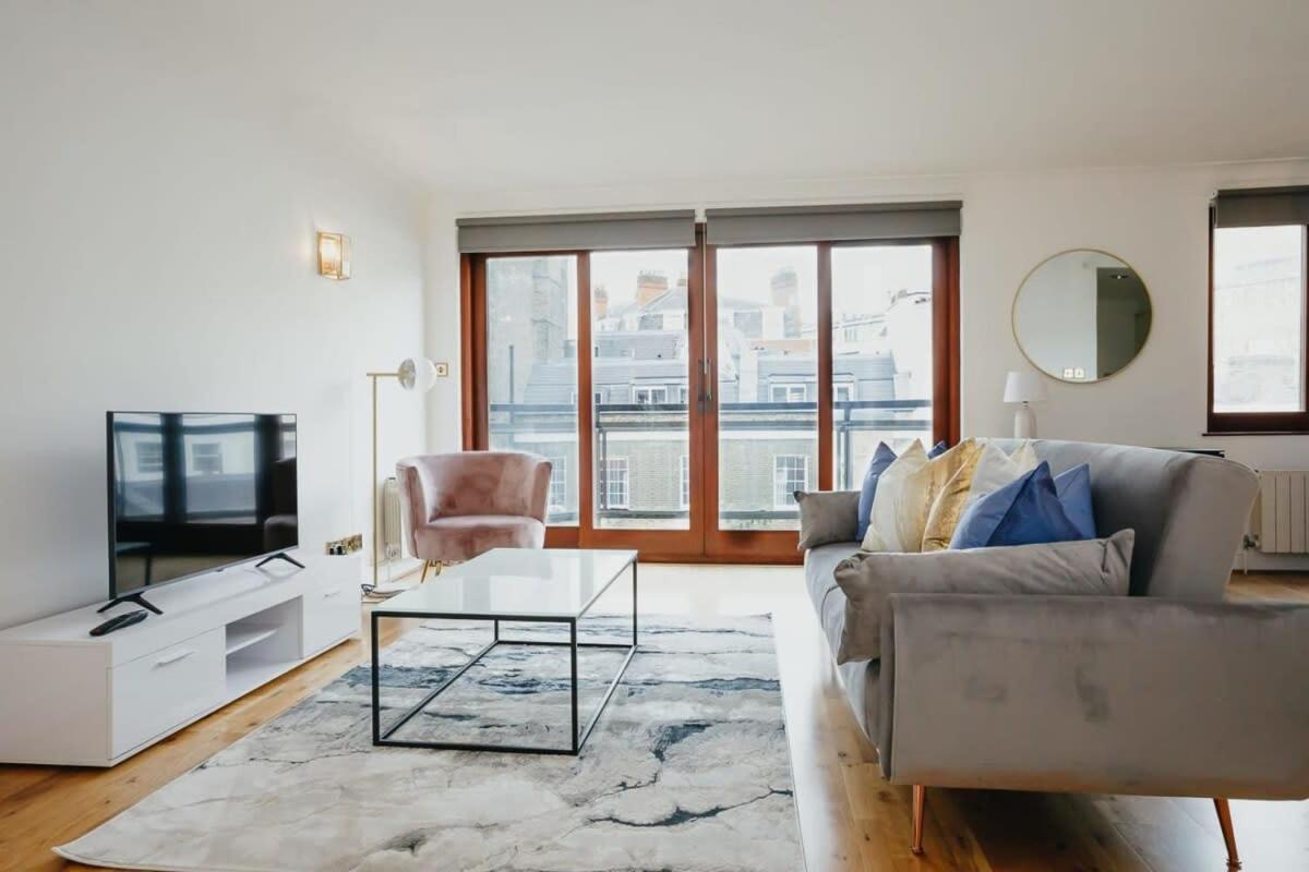 Spacious 1 Bed Mayfair Apartment With Balcony London Bagian luar foto