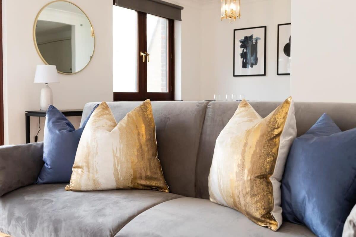 Spacious 1 Bed Mayfair Apartment With Balcony London Bagian luar foto