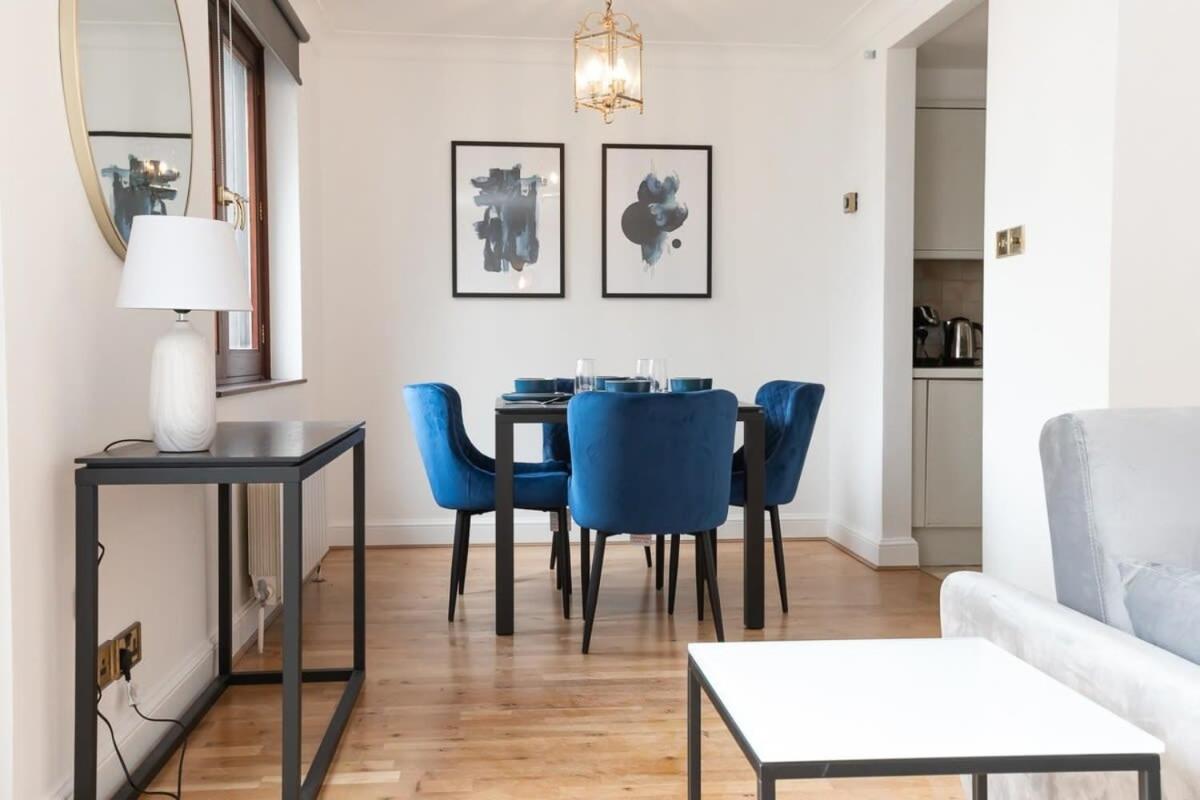 Spacious 1 Bed Mayfair Apartment With Balcony London Bagian luar foto